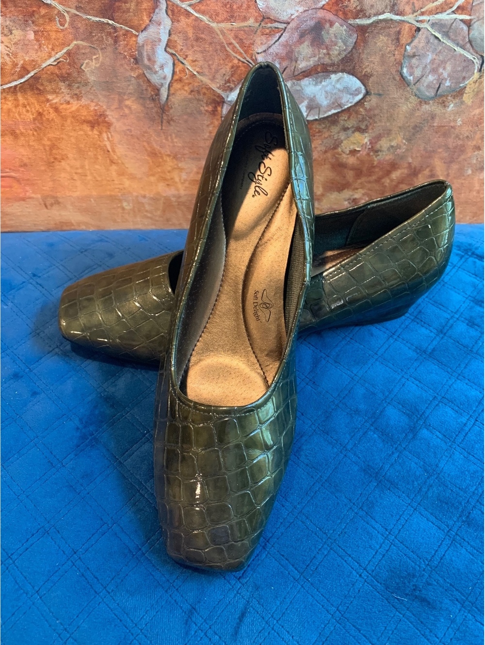 Vintage Soft Style Hush Puppies Olive Patent Croc Embossed Square Toe Pumps